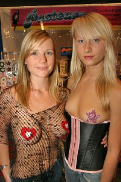 2004(gu)Ȥ(ni)չInternationalLingerieShowŮģ